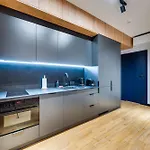 Black & Blue By Oneapartments *