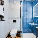 Black & Blue By Oneapartments 索波特